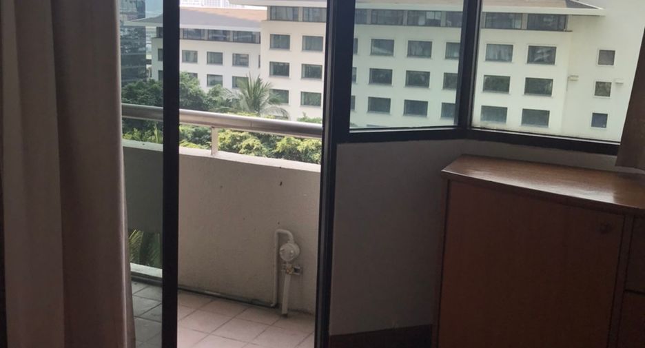 For rent 2 bedrooms condo in Pathum Wan, Bangkok