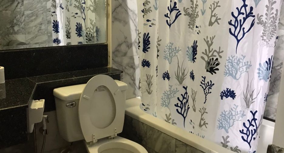 For rent 2 bedrooms condo in Pathum Wan, Bangkok