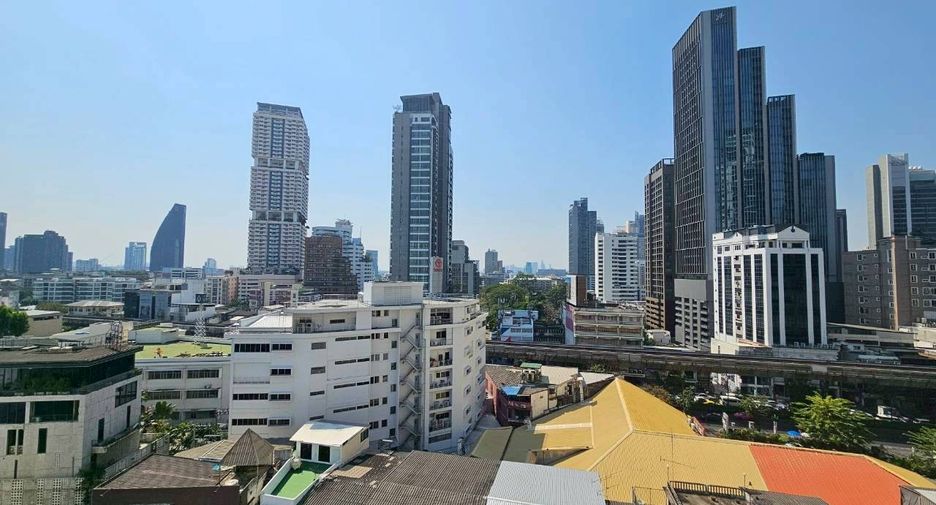 For rent 3 bedrooms condo in Khlong Toei, Bangkok