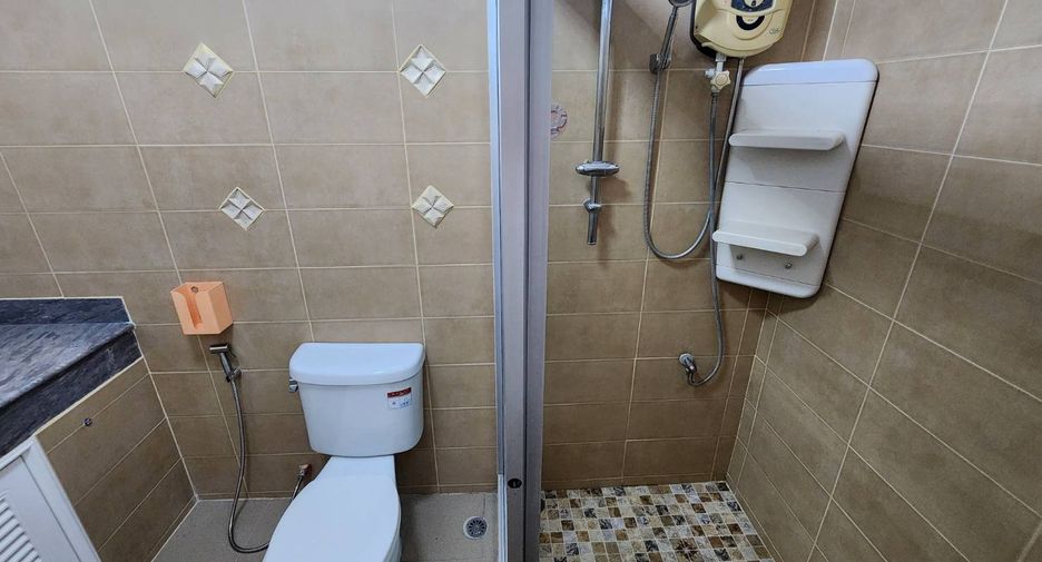 For rent 3 ベッドルーム townhouse in Khlong Toei, Bangkok