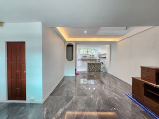 For rent 3 ベッドルーム townhouse in Khlong Toei, Bangkok