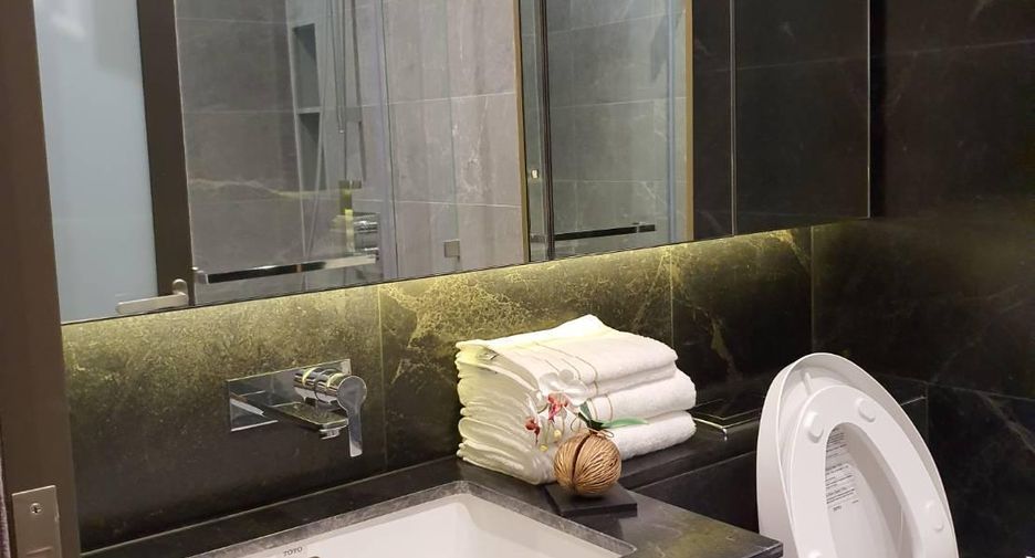 For rent 1 bed condo in Pathum Wan, Bangkok
