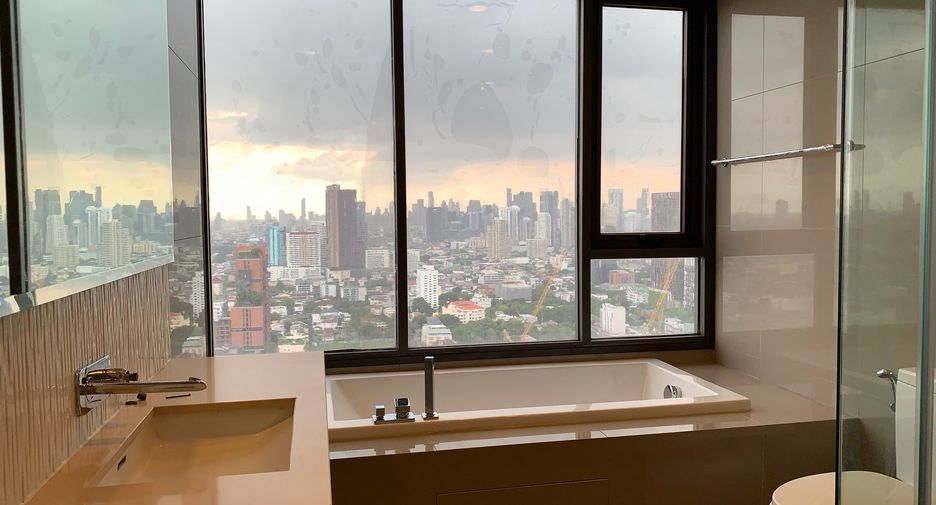 For rent 2 bedrooms condo in Khlong Toei, Bangkok
