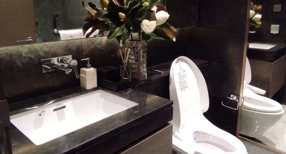 For rent studio condo in Pathum Wan, Bangkok