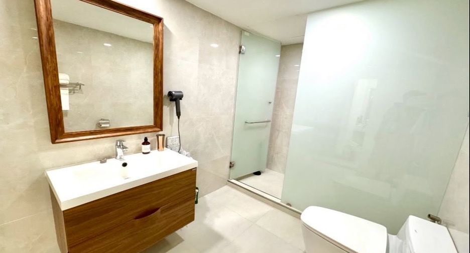 For rent 3 bedrooms condo in Watthana, Bangkok