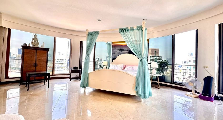 For rent 3 bedrooms condo in Watthana, Bangkok