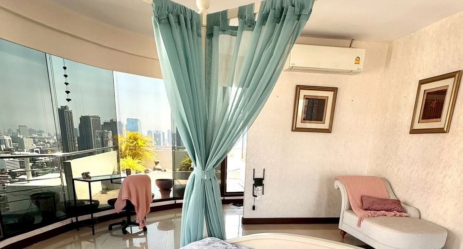 For rent 3 bedrooms condo in Watthana, Bangkok