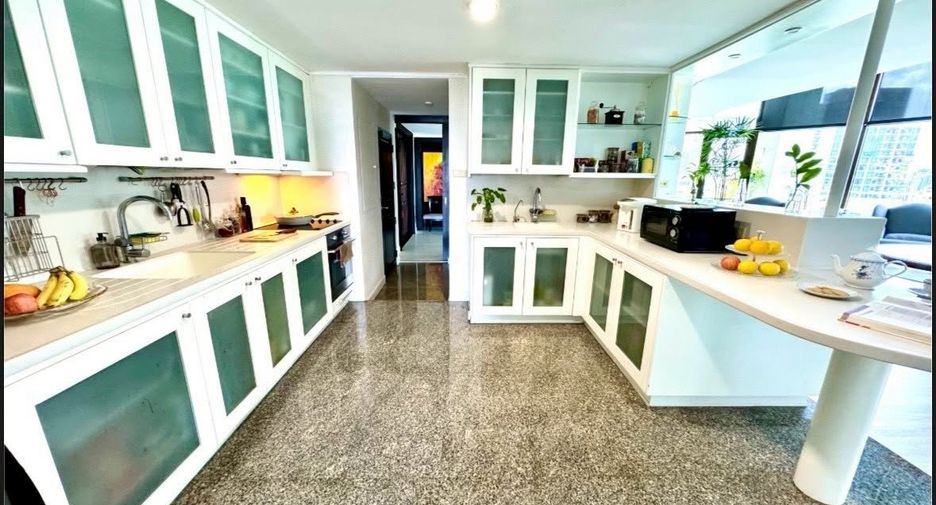 For rent 3 bedrooms condo in Watthana, Bangkok