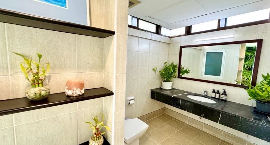 For rent 3 bedrooms condo in Watthana, Bangkok