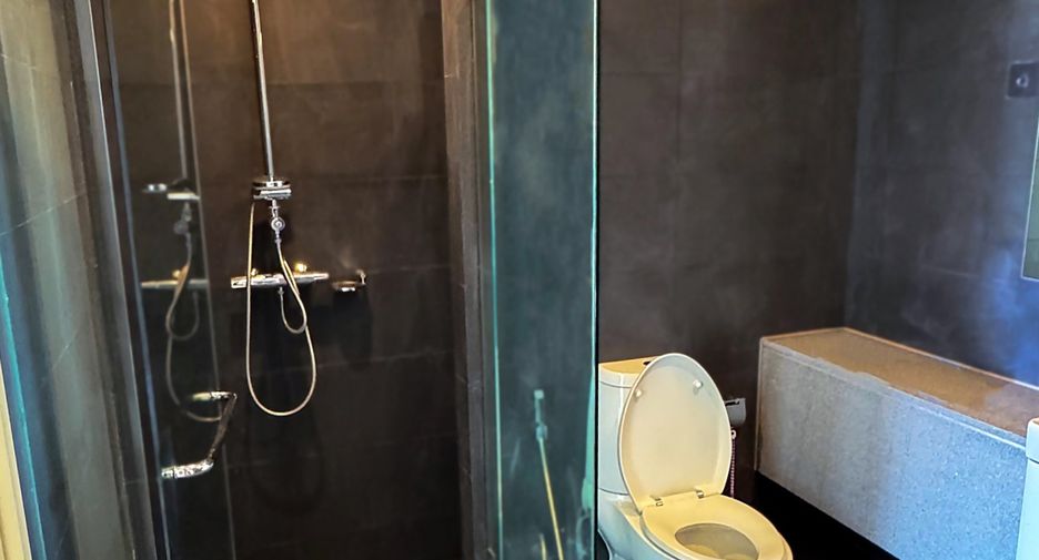 For rent 2 ベッドルーム condo in Pathum Wan, Bangkok