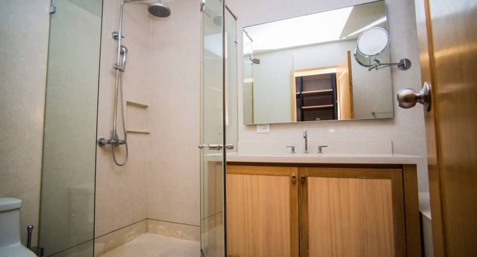 For rent and for sale 1 bed condo in Khlong Toei, Bangkok