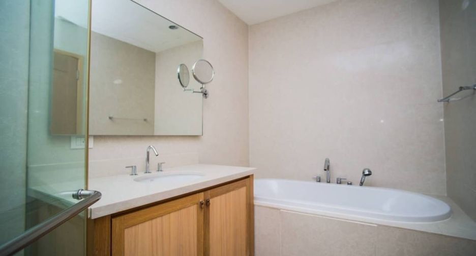 For rent and for sale 1 bed condo in Khlong Toei, Bangkok