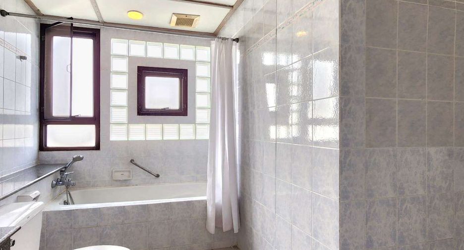 For rent 4 bedrooms condo in Watthana, Bangkok
