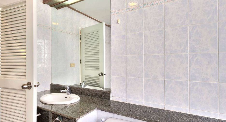 For rent 4 bedrooms condo in Watthana, Bangkok