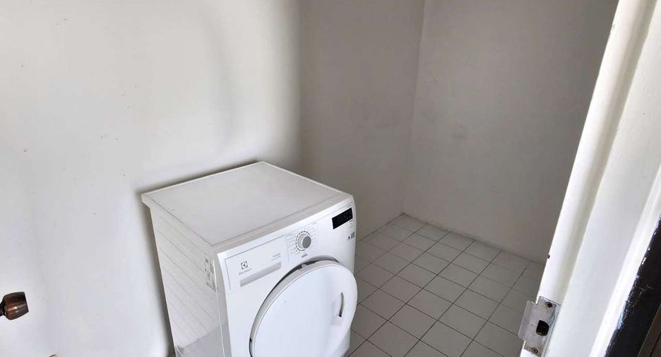 For rent 4 bedrooms condo in Watthana, Bangkok