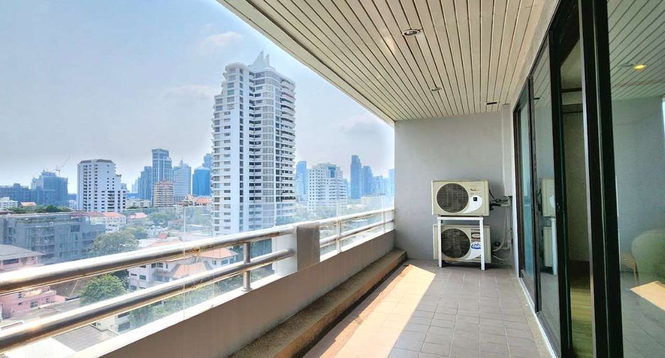 For rent 4 bedrooms condo in Watthana, Bangkok