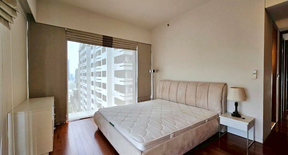 For rent 2 bedrooms condo in Pathum Wan, Bangkok