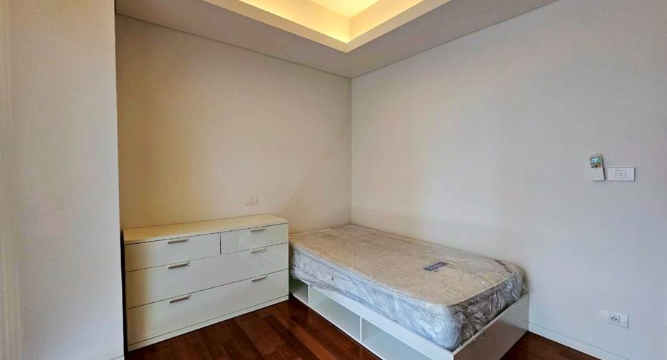 For rent 2 bedrooms condo in Pathum Wan, Bangkok