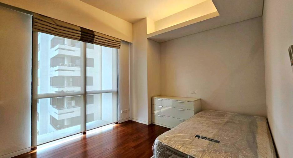 For rent 2 bedrooms condo in Pathum Wan, Bangkok