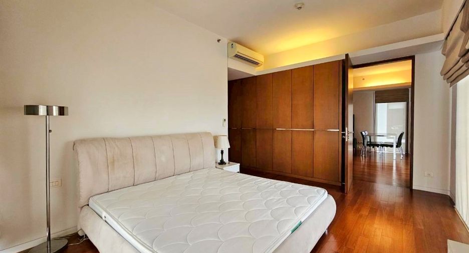 For rent 2 bedrooms condo in Pathum Wan, Bangkok