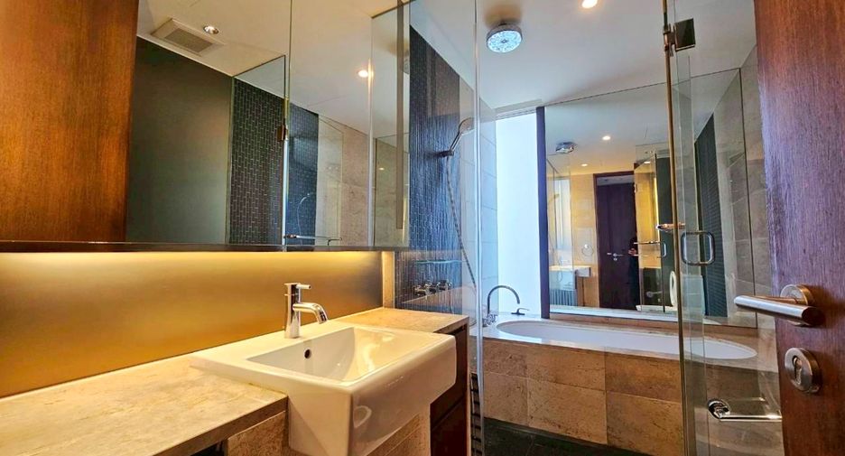 For rent 2 bedrooms condo in Pathum Wan, Bangkok