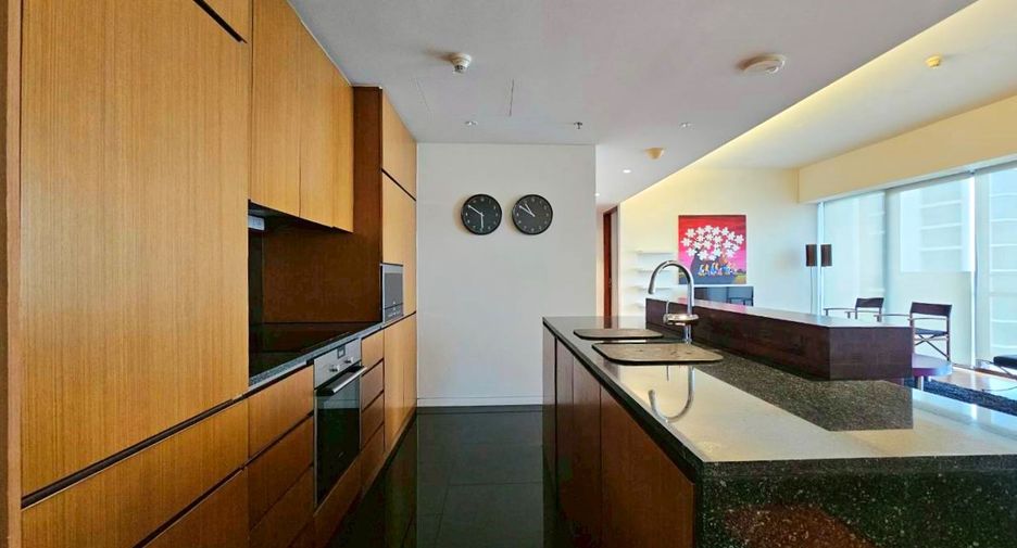For rent 2 bedrooms condo in Pathum Wan, Bangkok