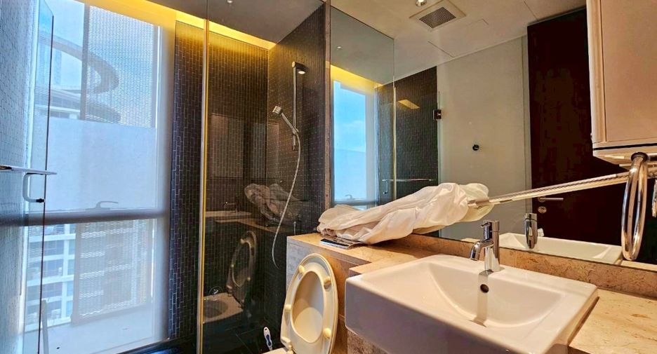 For rent 2 bedrooms condo in Pathum Wan, Bangkok
