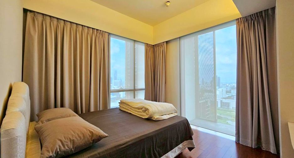 For rent 2 bedrooms condo in Pathum Wan, Bangkok