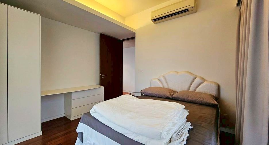 For rent 2 bedrooms condo in Pathum Wan, Bangkok
