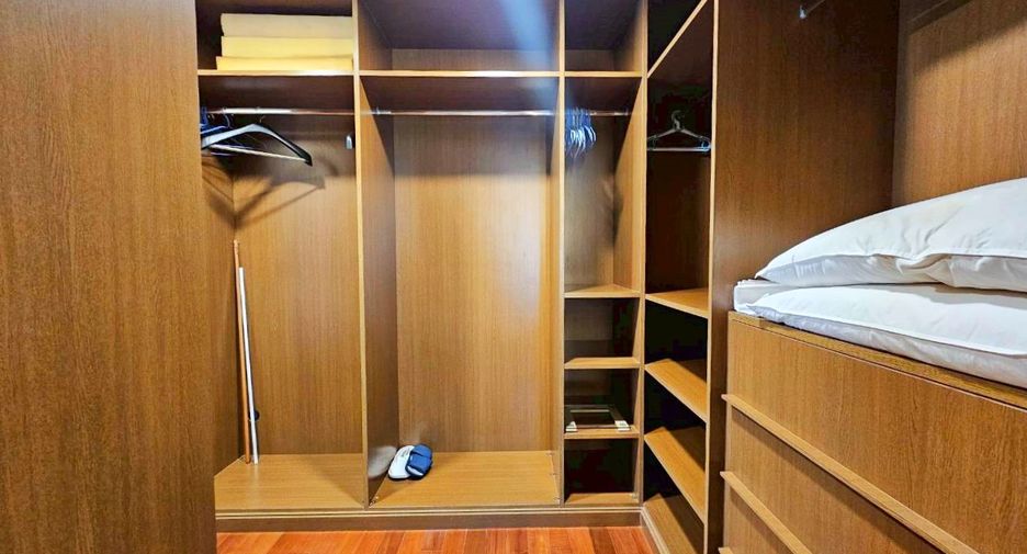 For rent 2 bedrooms condo in Pathum Wan, Bangkok