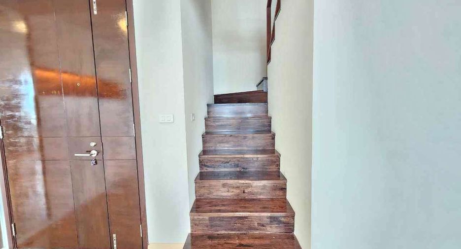 For rent 2 bedrooms condo in Pathum Wan, Bangkok