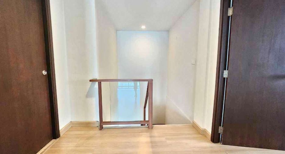 For rent 2 bedrooms condo in Pathum Wan, Bangkok