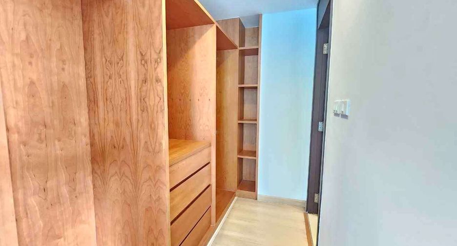 For rent 2 bedrooms condo in Pathum Wan, Bangkok