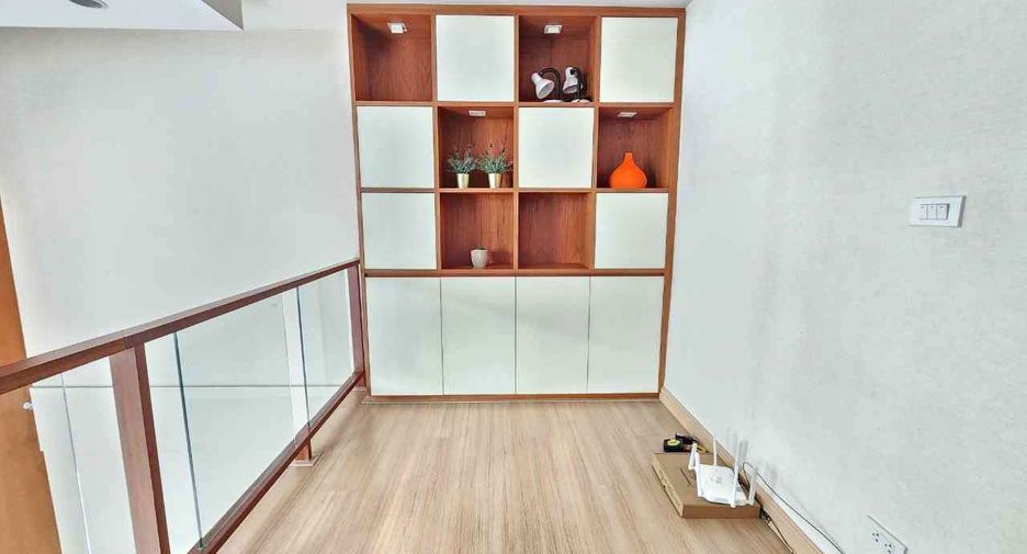 For rent 2 bedrooms condo in Pathum Wan, Bangkok