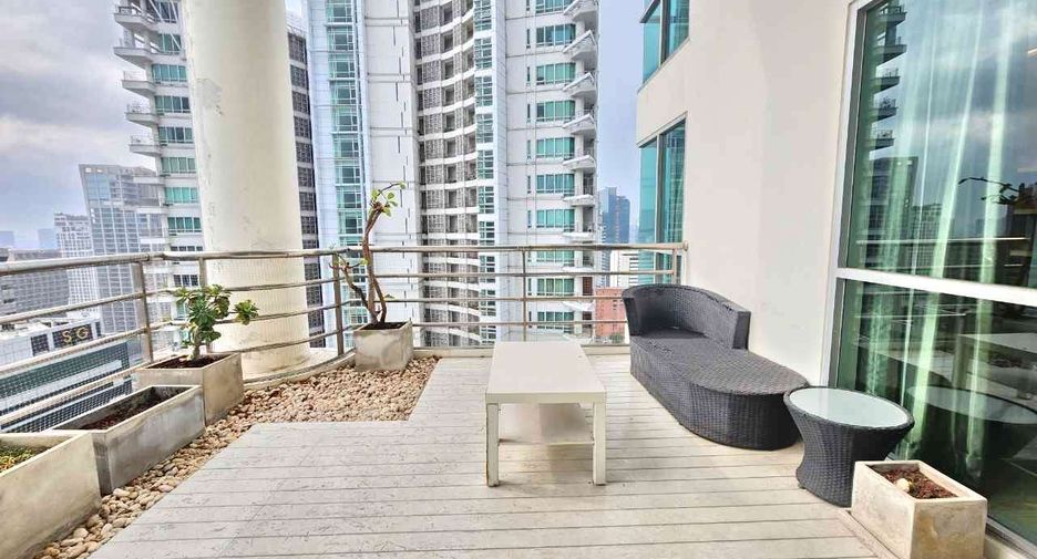 For rent 2 bedrooms condo in Pathum Wan, Bangkok