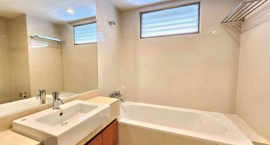 For rent 2 bedrooms condo in Pathum Wan, Bangkok
