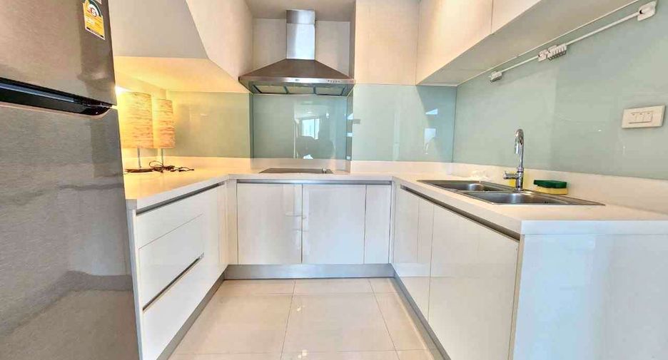 For rent 2 bedrooms condo in Pathum Wan, Bangkok