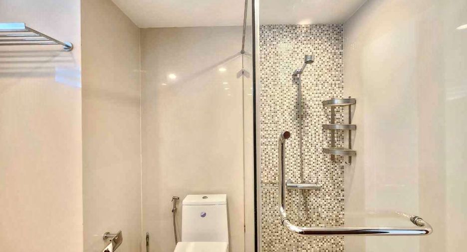 For rent 2 bedrooms condo in Pathum Wan, Bangkok