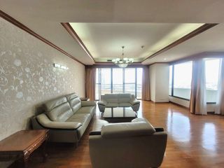 For rent 3 bedrooms condo in Yan Nawa, Bangkok