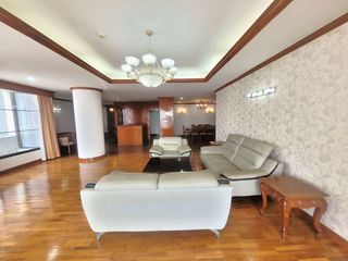 For rent 3 bedrooms condo in Yan Nawa, Bangkok