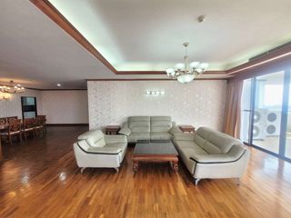 For rent 3 bedrooms condo in Yan Nawa, Bangkok