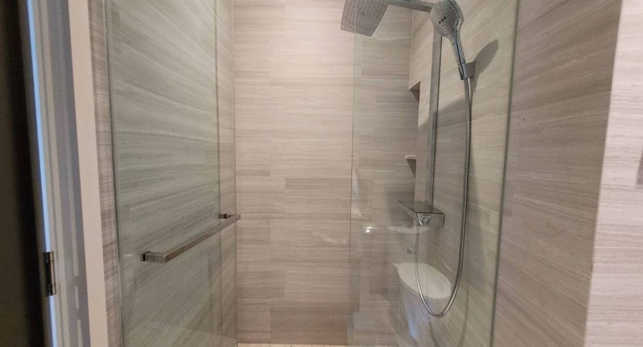 Condo en alquiler y en venta de 2 habitaciones en Khlong Toei, Bangkok