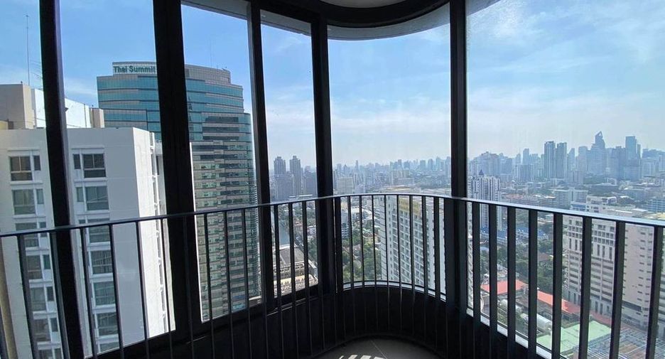 For rent 2 ベッドルーム condo in Watthana, Bangkok