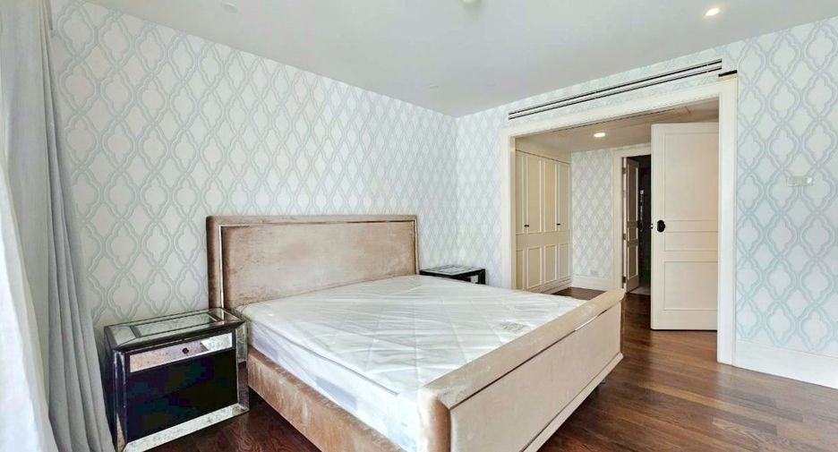 For rent 2 bedrooms condo in Pathum Wan, Bangkok