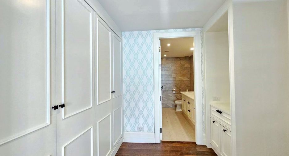 For rent 2 bedrooms condo in Pathum Wan, Bangkok