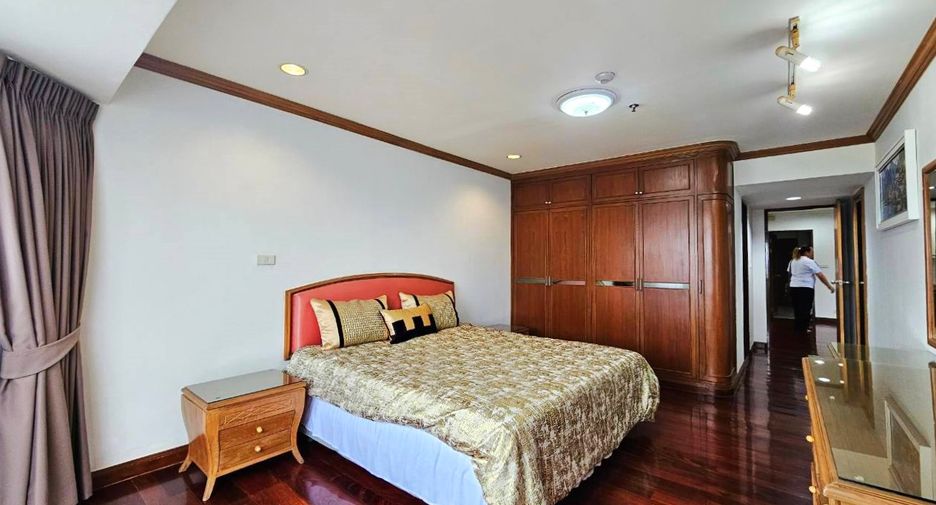 For rent 2 bedrooms condo in Khlong Toei, Bangkok