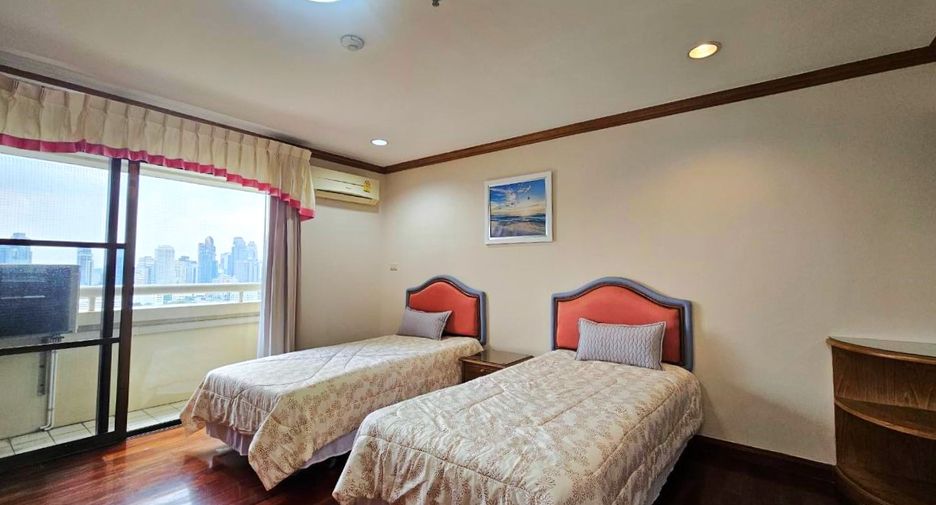 For rent 2 bedrooms condo in Khlong Toei, Bangkok