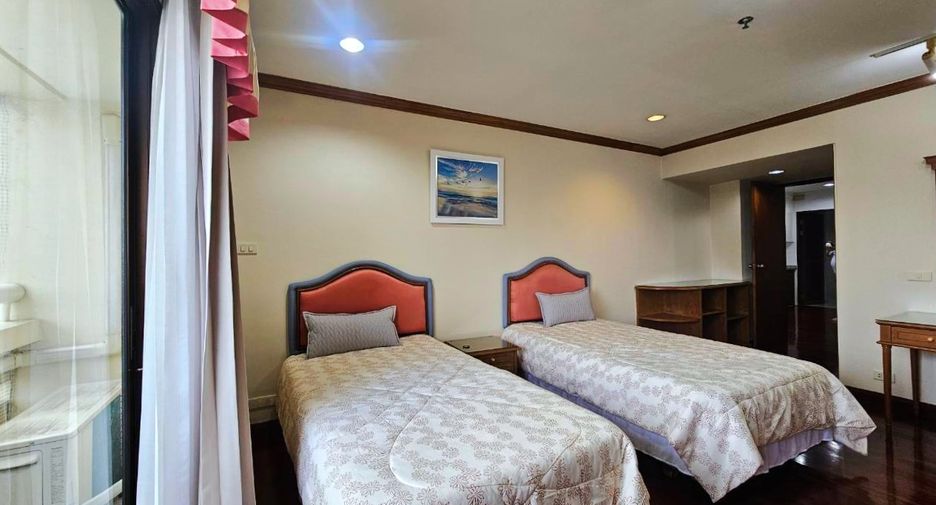 For rent 2 bedrooms condo in Khlong Toei, Bangkok