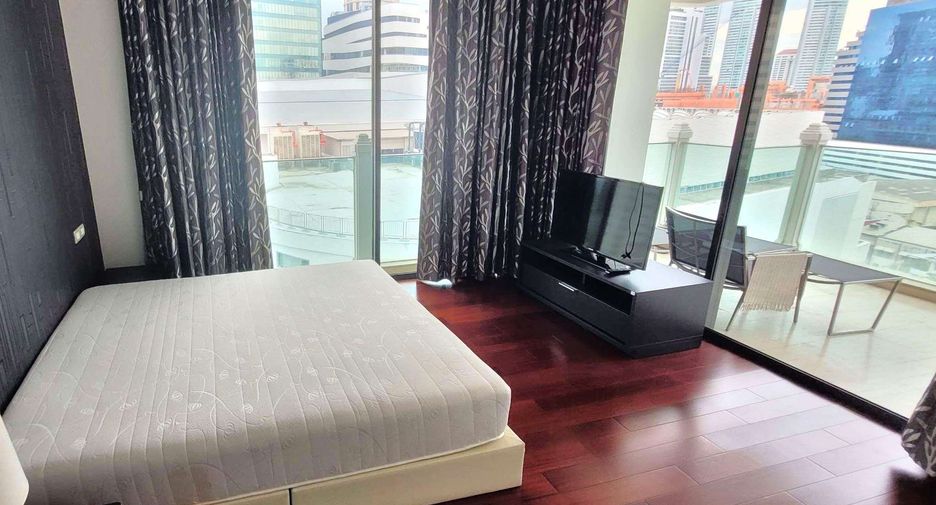 For rent 2 bedrooms condo in Watthana, Bangkok