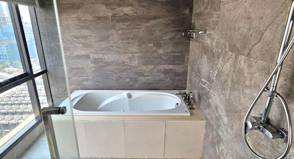 For rent 3 bedrooms condo in Watthana, Bangkok